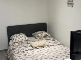 Studio neuf avec terrasse