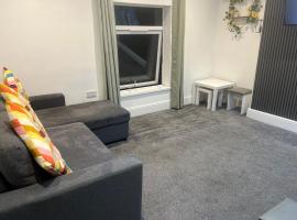 Crosby Marina Apartment，位于锡福斯的酒店