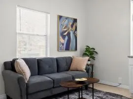 Stylish Home- Mins to St Josephs Hospital & DT