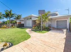 Coastal Palms - Family & Pet-Friendly Beachside Haven