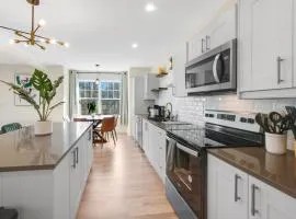 Spacious 5BR Home KING Bed Wi-Fi Parking