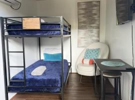 Tiny house WiFi and parking，位于迈阿密的小屋