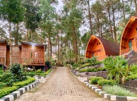 Embun Lawu Cottage Tawangmangu，位于萨兰甘的木屋