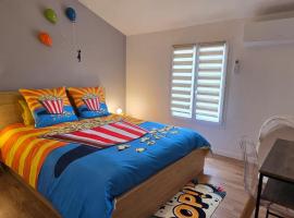 Nouveau ! Le Pop Appart - Fun et coloré en hypercentre de Surgères，位于叙热尔的酒店