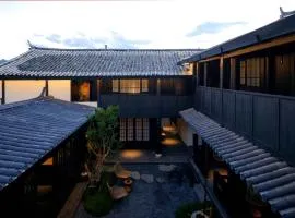 Lijiang Old Town Noiseless Zen Courtyard