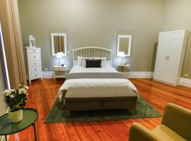 GuestReady - Casa Conforto & Chiado，位于蓬塔德尔加达的酒店