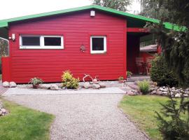 Ferienwohnung am Malchiner See mit Boot und Kanu，位于Basedow的酒店