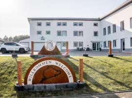 Land-gut-Hotel am Ring，位于Meuspath的带热水浴缸的酒店