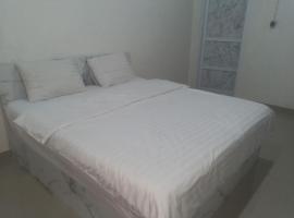 Capital O 94901 Kostel Naga，位于Purbolinggo的酒店