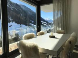 Luxurious 3 bed, 3 bath Apmt w Pool，位于卡普尔的酒店