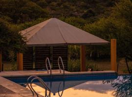 Caba&ntilde;as en Nono La So&ntilde;ada，位于诺诺的带停车场的酒店