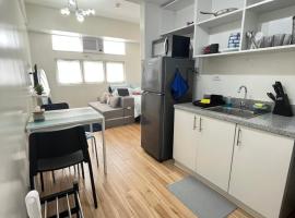 Holly's Place by Motorists Transient House，位于Biñan的酒店