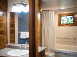 MORNING GLORY - Cabin for 2 in Oak Creek，位于Indian Gardens的酒店