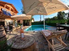 CASA DE VACANTA CLARA MARIA，位于科马尔尼克的酒店