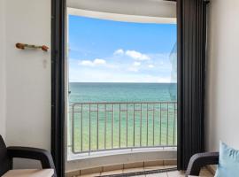 Beachfront Serene Apt at Victoria del Mar 3F，位于Stella的酒店