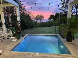 Bungalow romantique à Deshaies + piscine