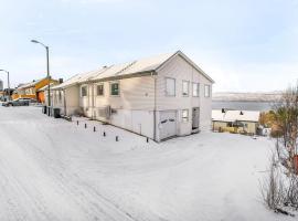 Aurora Seaview Escape E33，位于Slåttvikstrand的酒店