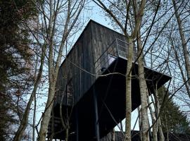 M Cabin Tree house Predeal Ciubar，位于普雷代亚尔的酒店