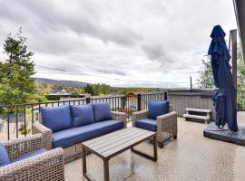 Mountain-View Retreat w/ Hot Tub in Centerville!，位于Centerville的酒店