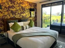 Incredible mountain & sea views