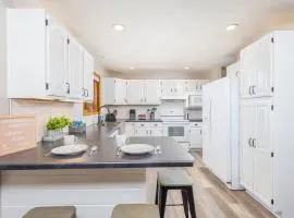 East Side 3 Br 2 full bath King Bed