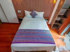 Golden Paris Hotel "CARNAVALES 2026"，位于阿亚库乔的宠物友好酒店