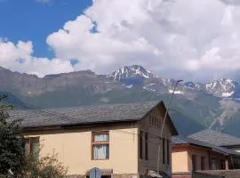 依卡与尼诺旅馆