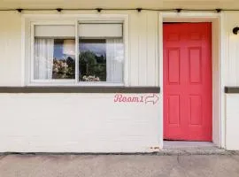 The Billy Motel Double Room with Retro Charm