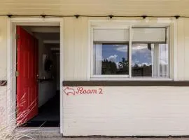 The Billy Motel King Room with Retro Charm