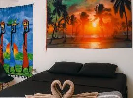 Villa Salvador - New Private Suite & Kitchen walk to Playa Chiquita