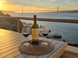 Luxury Lisbon View & Balcony - AC & Elevator，位于里斯本的酒店