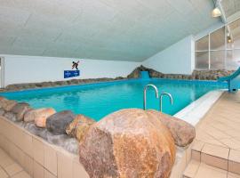4 person holiday home on a holiday park in Hemmet，位于海默特的酒店