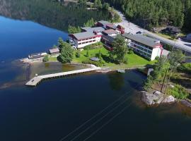 李维斯尼斯酒店，位于比格兰斯菲尤尔的带停车场的酒店