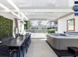 Wavesong on Watts - Pet Friendly with Spa