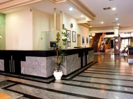 日航酒店，位于库里提巴中央区的酒店