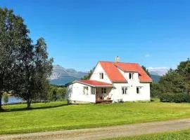 6 person holiday home in Storsteinnes