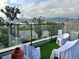 Tulsi Inn，位于哈尔德瓦尼的酒店