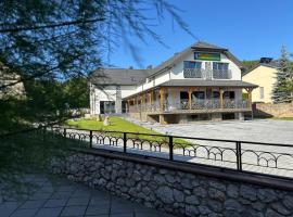 Resursa Chęcina Restauracja & Browar & Noclegi，位于亨齐内的酒店