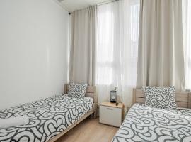 Hostel Gdynia - Pokoje 2-osobowe na wyłączność，位于格丁尼亚的酒店