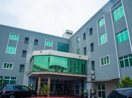 Golden Tulip Hotel- Evergreen Port Harcourt，位于哈科特港的酒店