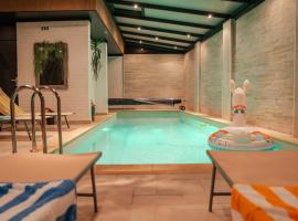 So'Lodge Spa & Piscine，位于Gavrelle的酒店