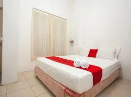RedDoorz Syariah near Taman Bungkul