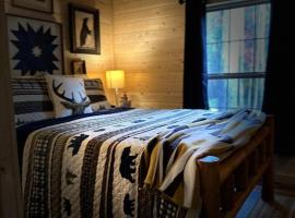 The Drake Cabin in The Forest，位于科斯比的酒店
