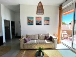 Bel appartement avec piscine en bord de mer