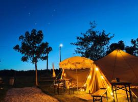 O Pedrouzo Pilgrim Camp，位于O Pino 的豪华帐篷