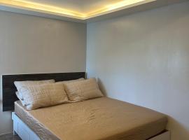 Cozy Modern Apartment Staycation Spot，位于丹辘的酒店