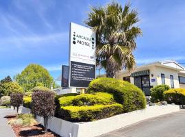 阿卡迪亚汽车旅馆，位于纳尔逊的带泳池的酒店