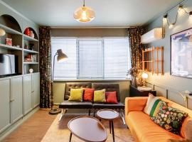 3BR Coastal Home with Parking, Workspace, WiFi，位于墨尔本的酒店