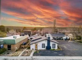 Uptown Estates - Peak Haven - Stay Explore Belong