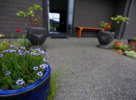 Forest Charm by the Beach，位于Waitarere的酒店